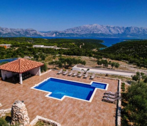 Villa Luisa Pucisca - 2 Häuser, 6 Schlafzimmer Insel Brac - Pool, Grill, Kamin, Tischtennis, Boccia